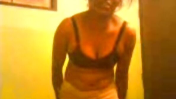 Gadis menawan menipu kekasihnya dengan rakan lamanya